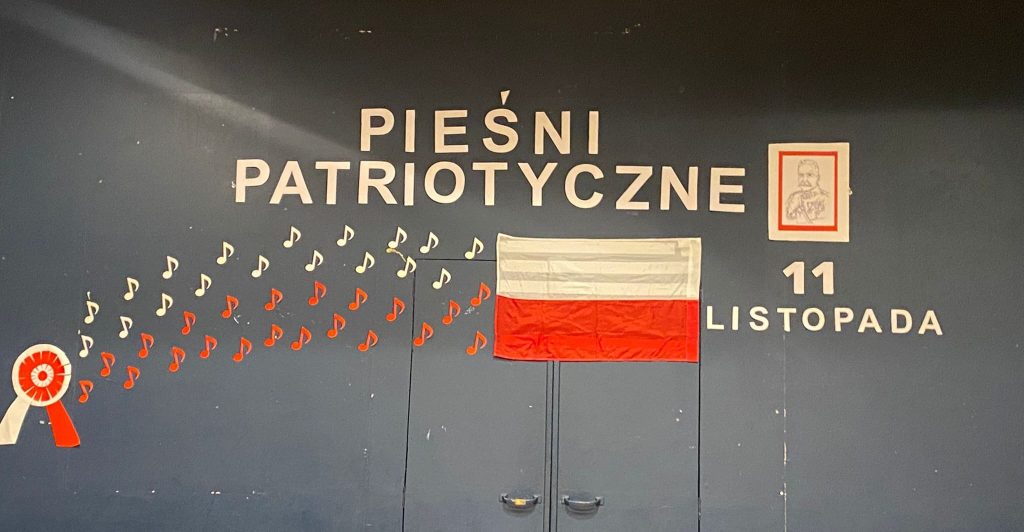Śpiewy patriotyczne w samo południe