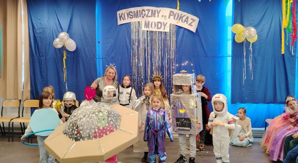 KOSMICZNY BAL KARNAWAŁOWY